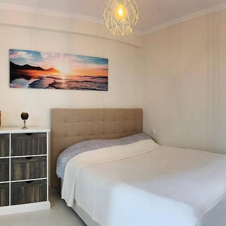 Apartamento Cunit, Front Line With Sea View Exterior foto