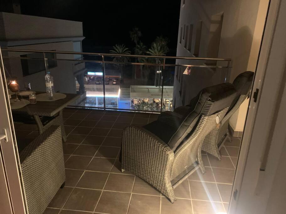 Apartamento Cunit, Front Line With Sea View Exterior foto